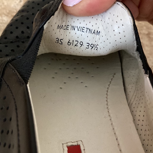 Sale 🎊 PRADA LEATHR SLIP - ON 💯% AUTHENTIC. - Picture 9 of 11